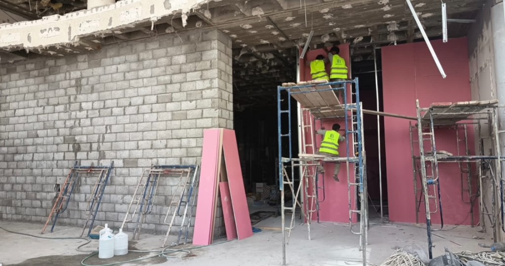 تنفيذ مشروع تجاري بدقة هندسية وتركيب القواطع الجبسية