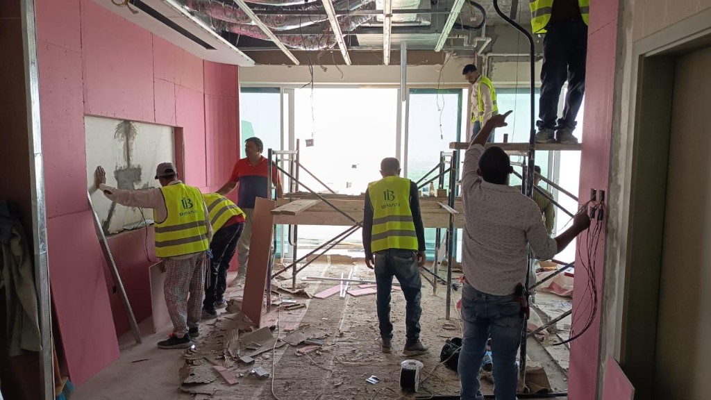 تجهيز مشاريع تجارية في الرياض بإشراف فريق بينان في الموقع