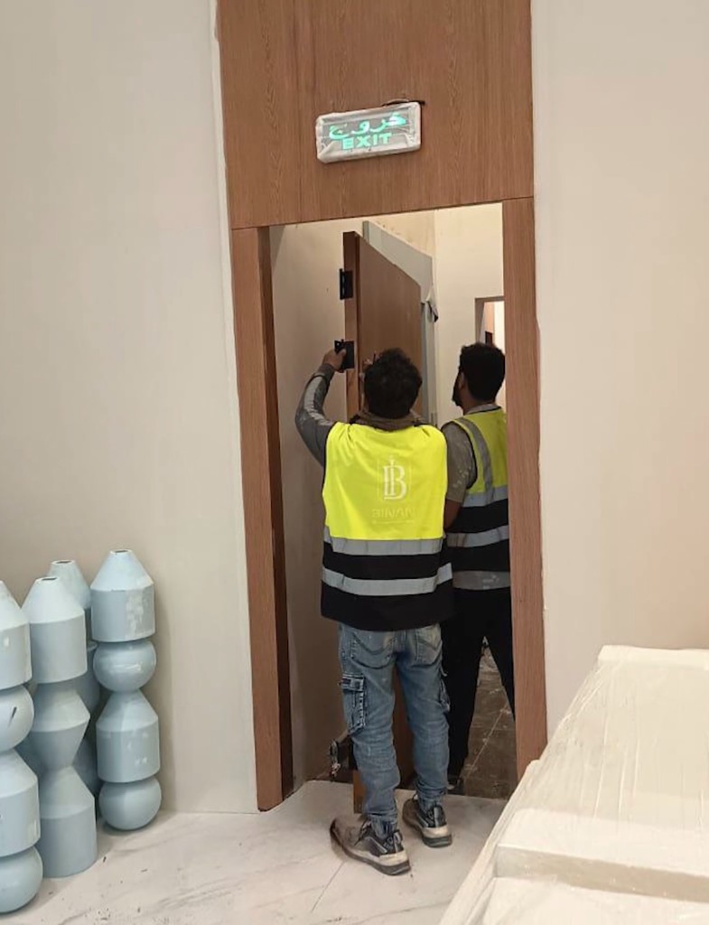 تنسيق وتجهيز المكاتب التجارية وتركيب أبواب المكاتب