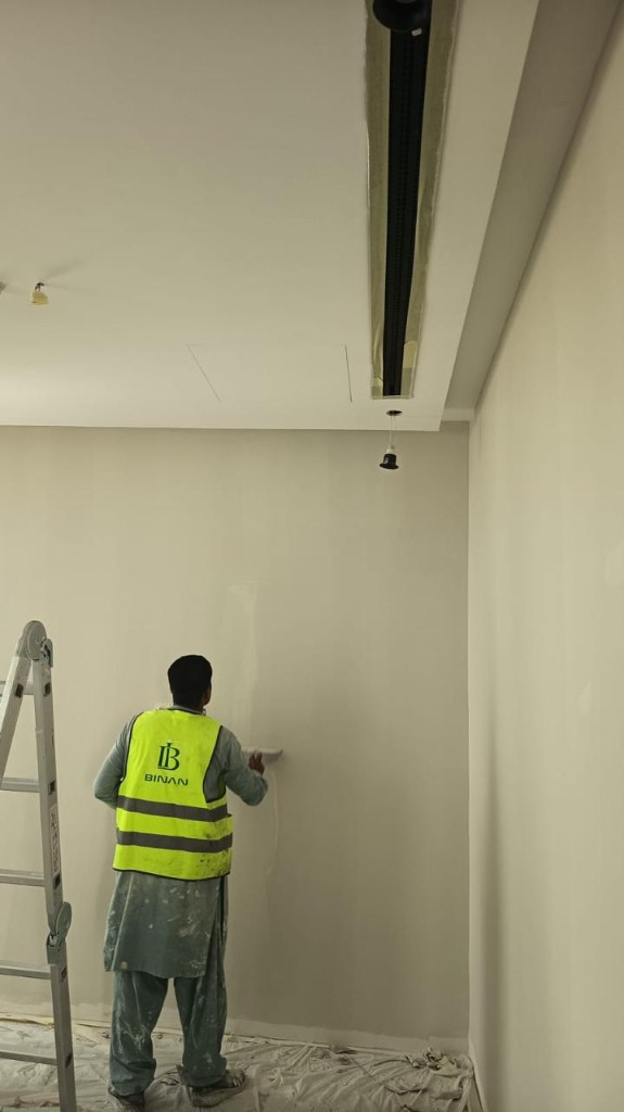 تشطيب شقق فاخرة بالرياض: تحويل المساحات إلى تحف فنية بمعايير هندسية 11 معالجة الدهان حسب معايير تشطيب الشقق الفاخرة