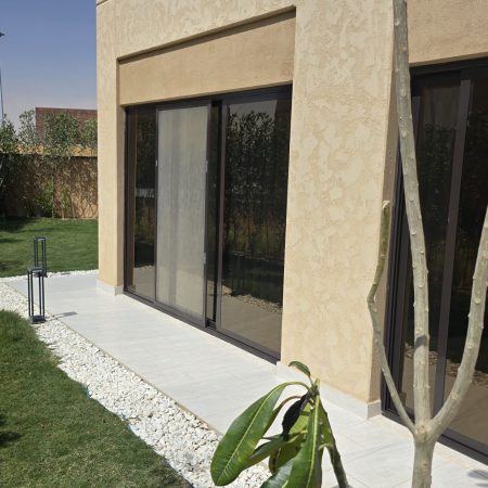 القواطع الزجاجية الداخلية