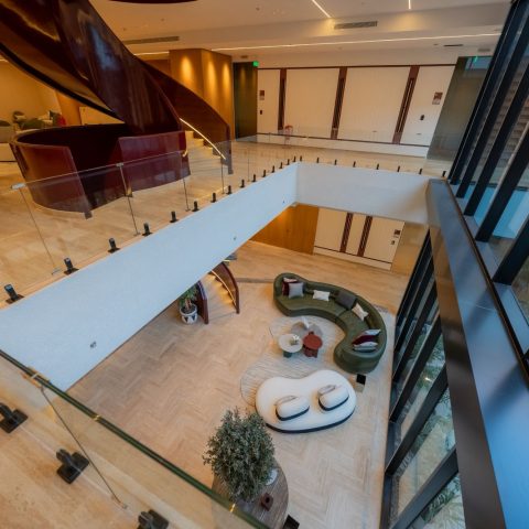 القواطع الزجاجية الداخلية